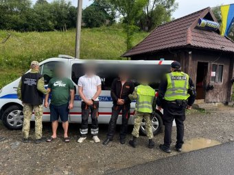На Рахівщині викрили канал переправлення ухилянтів до ЄС на «швидкій»