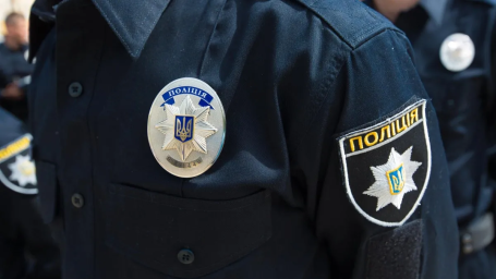На Дніпропетровщині ділки за гроші допомагали водіям «купити» права