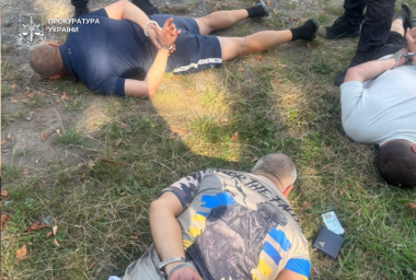 На Хмельниччині затримали банду розбійників, які напали на будинок літнього чоловіка
