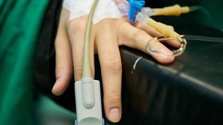 У Львові дев’ять школярів і вчителька потрапили до лікарні з підозрою на отруєння У Львові дев’ять школярів і вчителька потрапили до лікарні з підозрою на отруєння