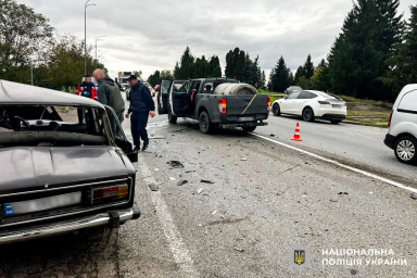 На Рівненщині авто зіткнулося з волонтерською колоною: одна людина загинула, ще одна в реанімації