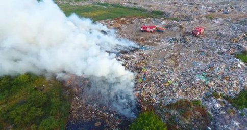 У Рівному горить сміттєзвалище: жителів просять зачинити вікна
