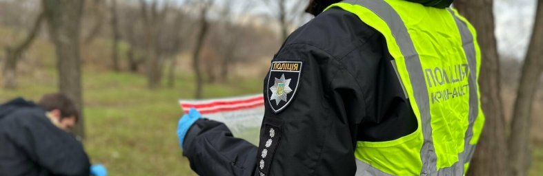 В Одесі рецидивіст порізав ножем військового