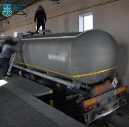 На Буковині засудили трьох закарпатців за контрабанду цигарок у бензовозах
