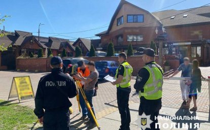 У Києві підприємець незаконно забудував ділянку землі біля озера Тельбін