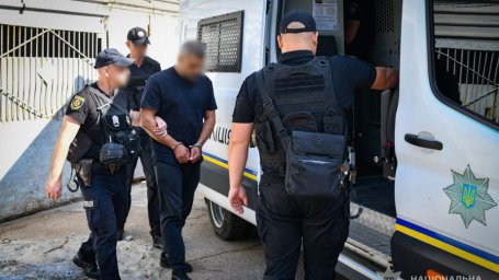 У Запоріжжі затримали чоловіків, які пограбували поштомат