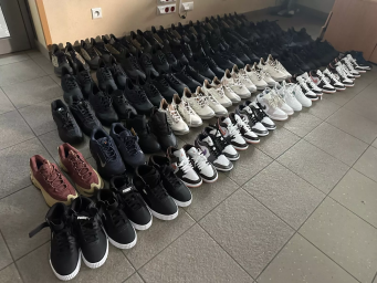 На Львівщині затримали контрабанду брендового одягу та взуття на 700 тисяч гривень