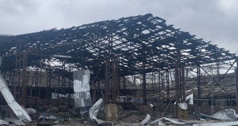 Окупанти влучили по фермі в Запорізькому районі: пошкоджено будівлю та техніку