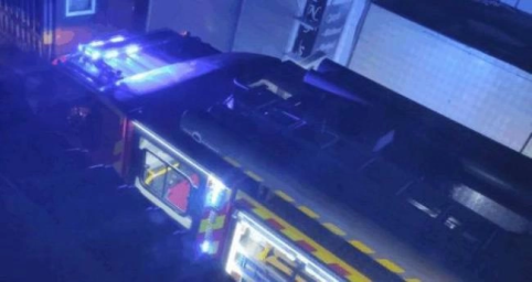 На ринку в Рівному сталася пожежа: загорілися контейнери з технікою