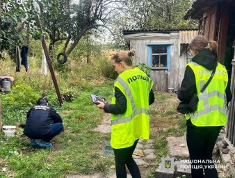 На Житомирщині нетверезий чоловік убив дружину, дитину та домашніх тварин, після чого напав на сусідку.