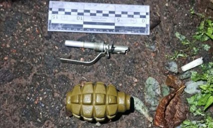 У Чернігові затримали чоловіка, який погрожував гранатою колишній дружині та поліції У Чернігові затримали чоловіка, який погрожував гранатою колишній дружині та поліції