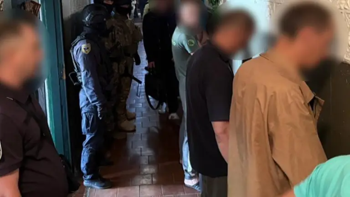 У Вінницькій області запобігли замовному вбивству поліцейського: киянка хотіла помститися за $5 тися