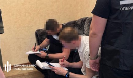 На Київщині викрили правоохоронця, який за $15 тисяч організував втечу чоловіка за кордон