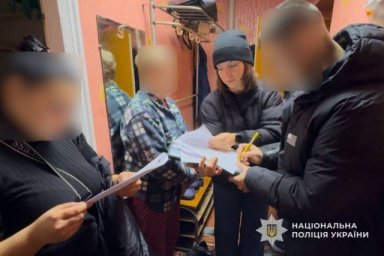 Видавала себе за поліцейську та ошукувала людей: у Кривому Розі затримали шахрайку Видавала себе за поліцейську та ошукувала людей: у Кривому Розі затримали шахрайку