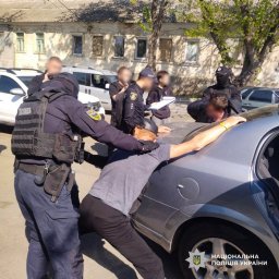 На Миколаївщині зловмисники шантажували чоловіка мобілізацією та заволоділи майже 70 тисячами доларі
