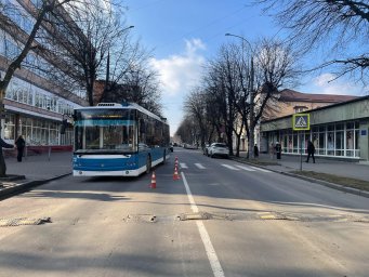 У Хмельницькому тролейбус збив 11-річного хлопчика на пішохідному переході