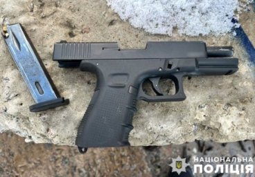 У Кременчуці поліція вилучила у чоловіка пістолет