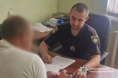 На Лівобережжі Кам’янського чоловік вдарив знайомого ножем у живіт — його затримано