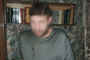 У Києві чоловік погрожував сусідці автоматом після зауваження про шум