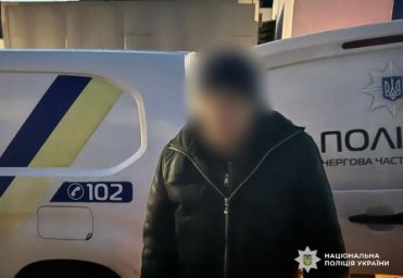 На Одещині чоловік через відмову пригостити випивкою вдарив знайому ножем На Одещині чоловік через відмову пригостити випивкою вдарив знайому ножем