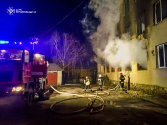 На Тернопільщині горів ліцей: знищено два класи, капличка вціліла