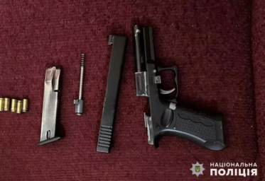 У Красилові чоловік переробив стартовий пістолет на бойовий – поліція