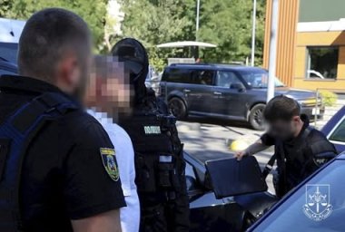 Військовослужбовця затримали за організацію схеми зняття з військового обліку за 35 тисяч доларів