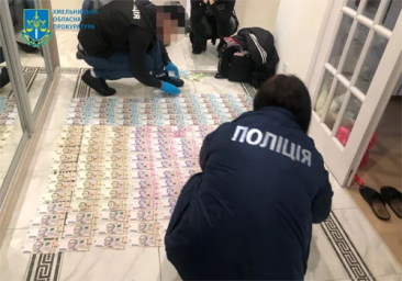 На Хмельниччині викрили банду наркоторговців зі зброєю та мільйонами готівки