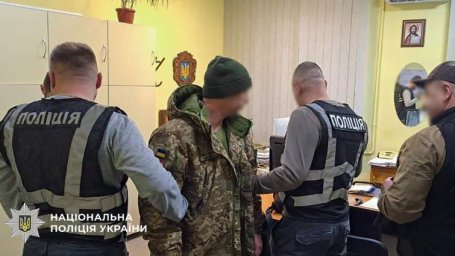 У Львові затримали 27-річного військового після передачі хабаря за службу в тилу У Львові затримали 27-річного військового після передачі хабаря за службу в тилу