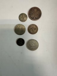 На кордоні з Польщею виявили старовинні монети та радянські медалі