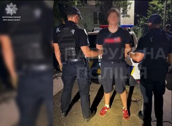 У Чернігові чоловіка затримали за підозрою у вбивстві сусідки та замаху на ще одного мешканця