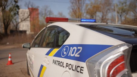 У Харкові чоловік вбив знайомого через ревнощі: бив лопатою та викинув з вікна