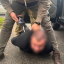 У Харкові троє чоловіків викрали людину заради викупу й тримали її у підвалі