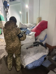 На кордоні з Польщею затримали фуру з контрабандним одягом на 2 млн грн На кордоні з Польщею затримали фуру з контрабандним одягом на 2 млн грн