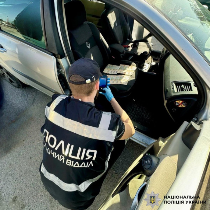 На Київщині викрили чоловіка, який за гроші обіцяв «допомогу» з водійським іспитом