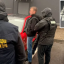 У Кривому Розі двоє чоловіків організували схему хабарів за успішне складання водійських іспитів у сервісному центрі МВС. Їх затримали під час отримання грошей.