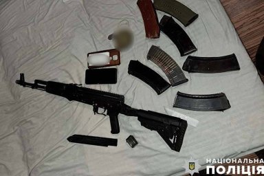 У Тернополі затримали двох іноземців із автоматом і патронами