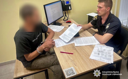У Дніпрі чоловік пограбував продавчиню, але його зупинили свідки