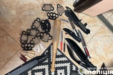 У Тернополі затримали 21-річного чоловіка за збут психотропів і зберігання зброї