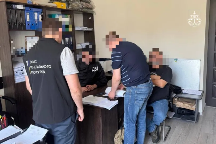Колишній посадовець ЗСУ "нажив" майна на 12 мільйонів і ховав зброю без дозволу